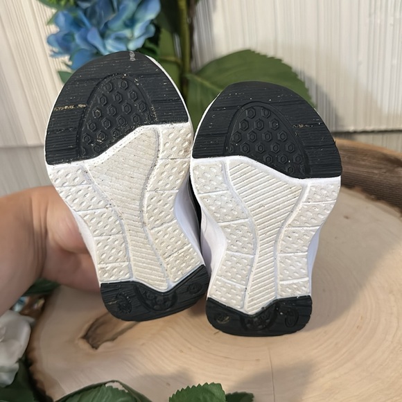 (5for$10) Black Baby Sneakers- Size 4 - Velcro Straps - Picture 3 of 5